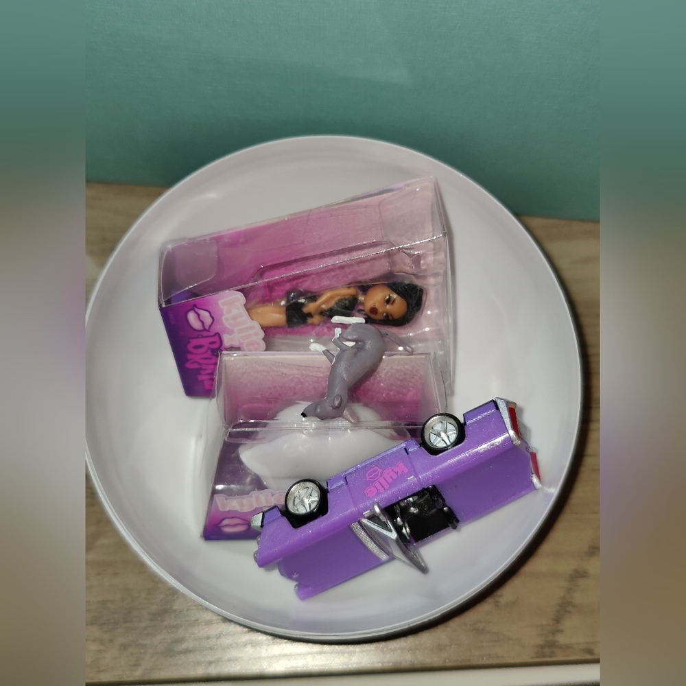 Zuru mini brands X Bratz